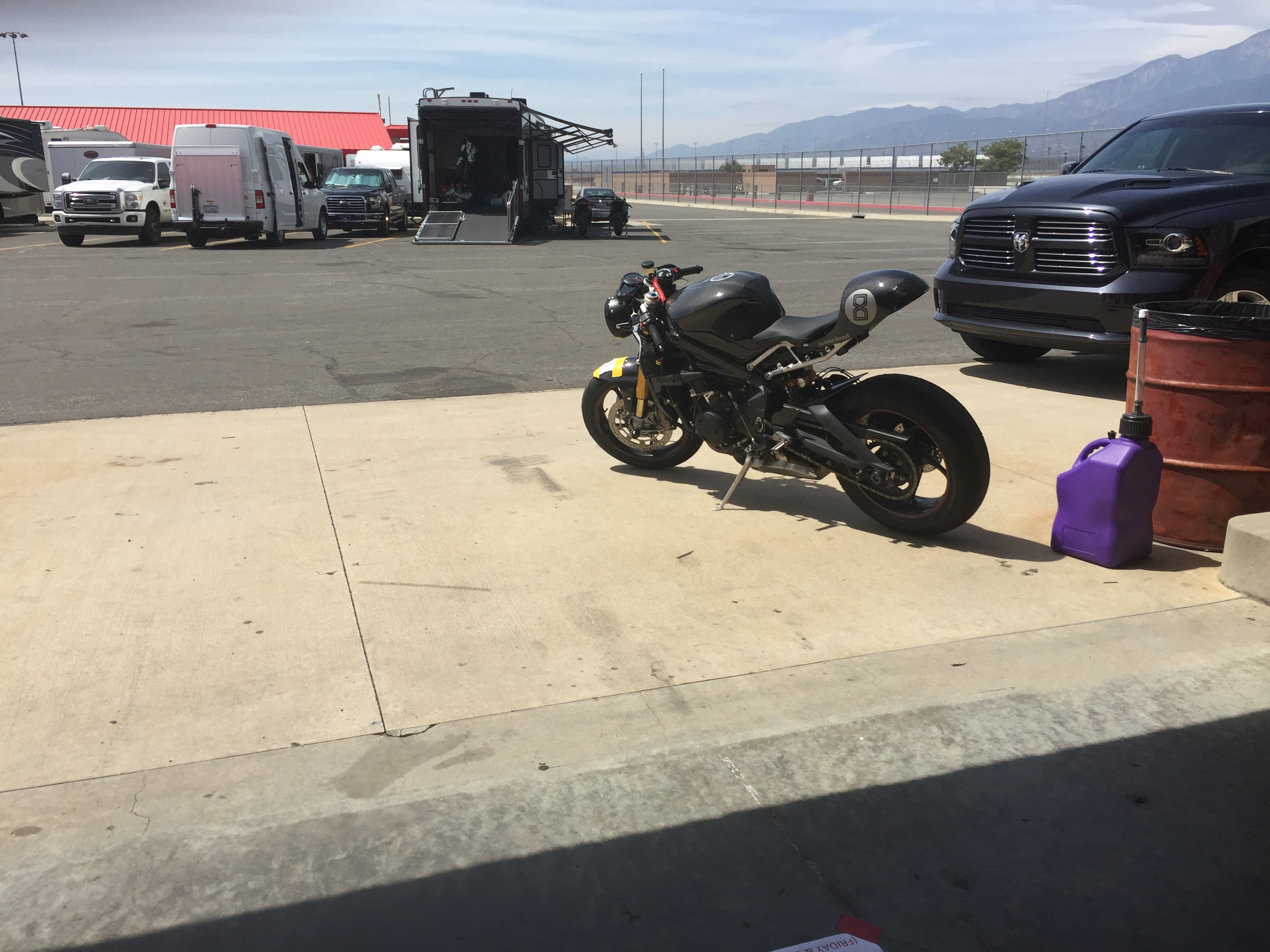 Triumph 675R Cafe Racer photo 103